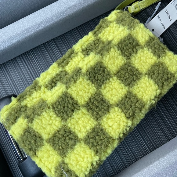 No Boundaries Women’s Zip Around Wristlet Wallet. - Picture 7 of 7